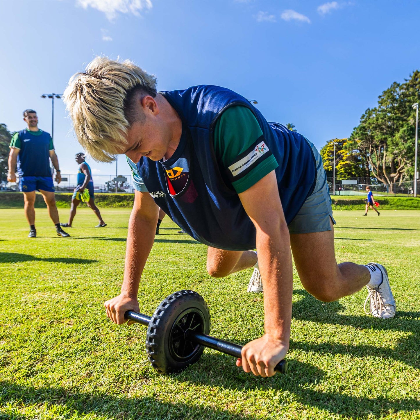 Ab Roll Lifestyle Action Image